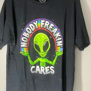 DOM T Shirt Mens Large Alien Nobody Freakin Cares Black
